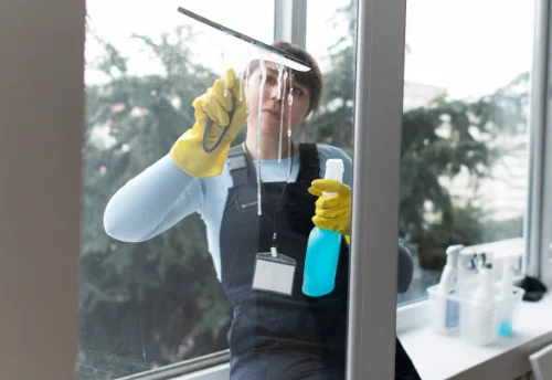 Nettoyage de vitres intérieures et extérieures à Tilhouse